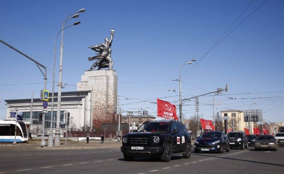 На улицах столицы «Красные крылья Победы»